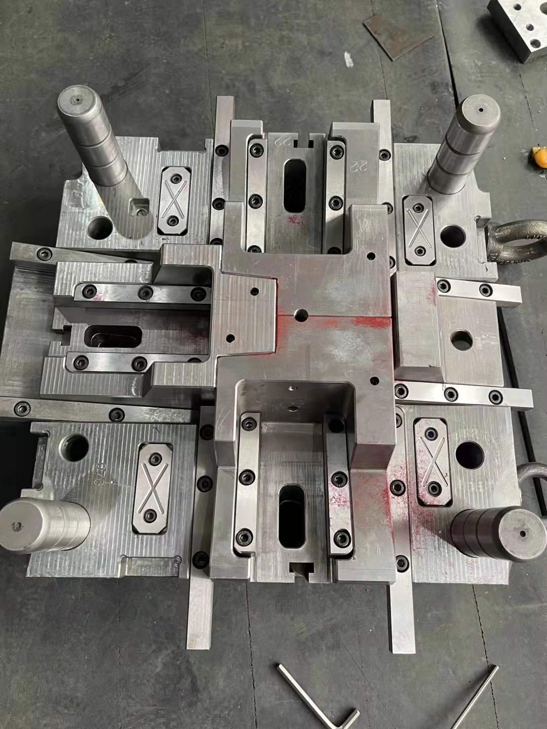 塑料注塑模具熱流道系統(tǒng)的缺點(diǎn)有哪些 塑料注塑模具熱流道系統(tǒng)的缺點(diǎn)有哪些